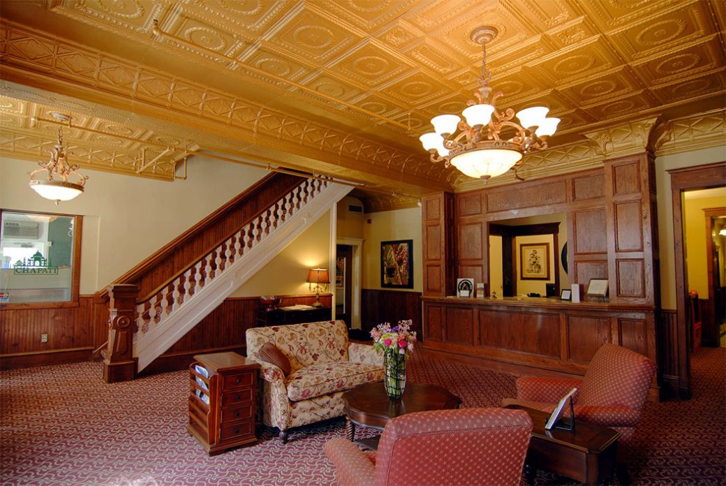Archer House lobby Hotel Winneshiek